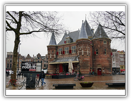 Amsterdam - De Waag (früher ein Stadttor)