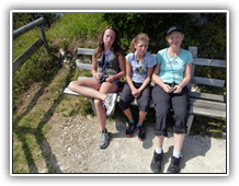 die Mädels genießen im Gegensatz zu Andrea das Wandern nicht so, wie man sieht ;-)