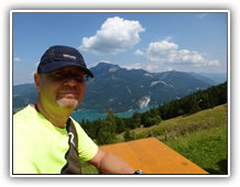 Lärchenhütte - Mittagessen mit Wolfgangsee und Schafberg im Hintergrund