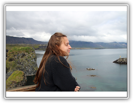 Island - Angie blickt in die Ferne