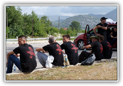 Montenegro - Demonstranten begegnen uns