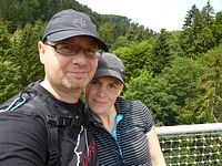 Steinwasenpark - Andrea und Harri auf der Hngebrcke
