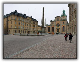 Stockholm - Storkyrkan und Obelisk