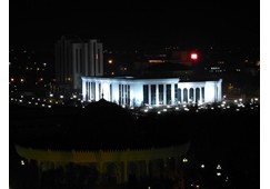 Amir Timur Square bei Nacht